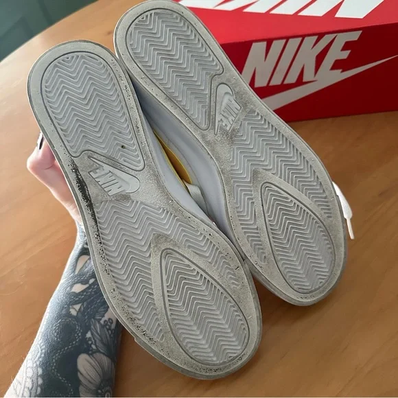 NIKE Court Legacy Low - White Canvas with Yellow/Gold details - Women’s 8.5 - Picture 9 of 9